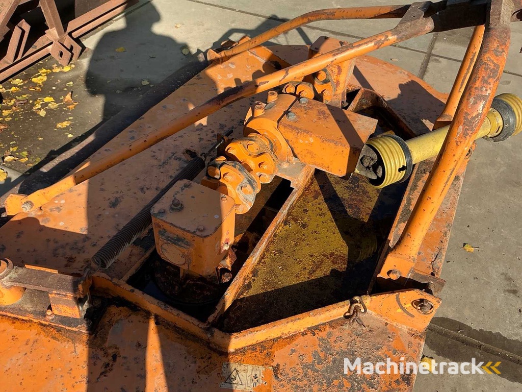 Angebauter Kreiselmäher