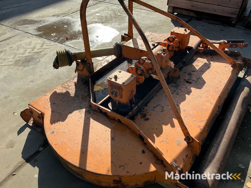 Angebauter Kreiselmäher