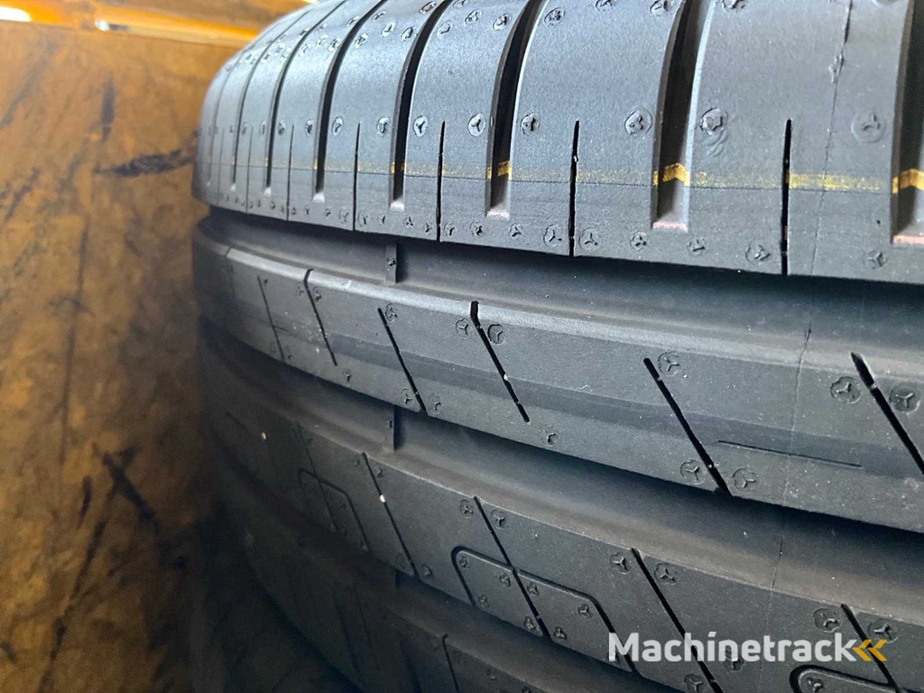 Goodyear Efficient Grip 195/55R16 Car Tyre Year 2025 (24x)