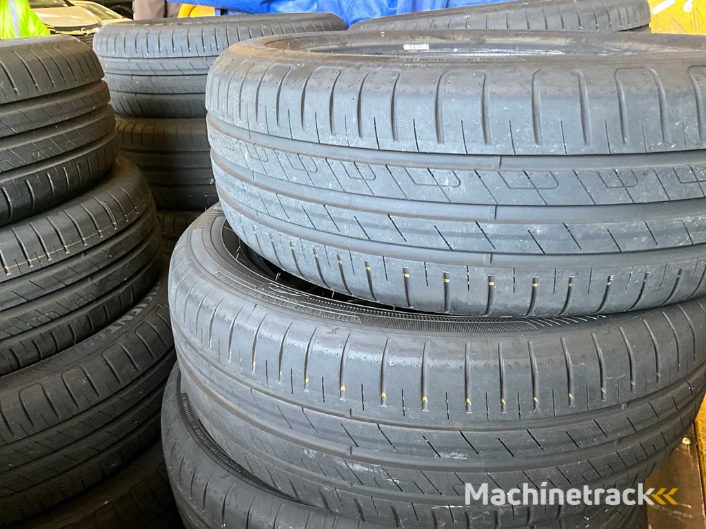 Goodyear Efficient Grip 195/55R16 Car Tyre Year 2025 (24x)