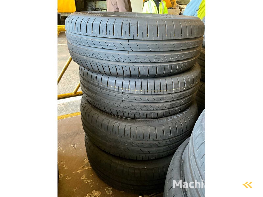 Goodyear Efficient Grip 195/55R16 Car Tyre Year 2025 (24x)