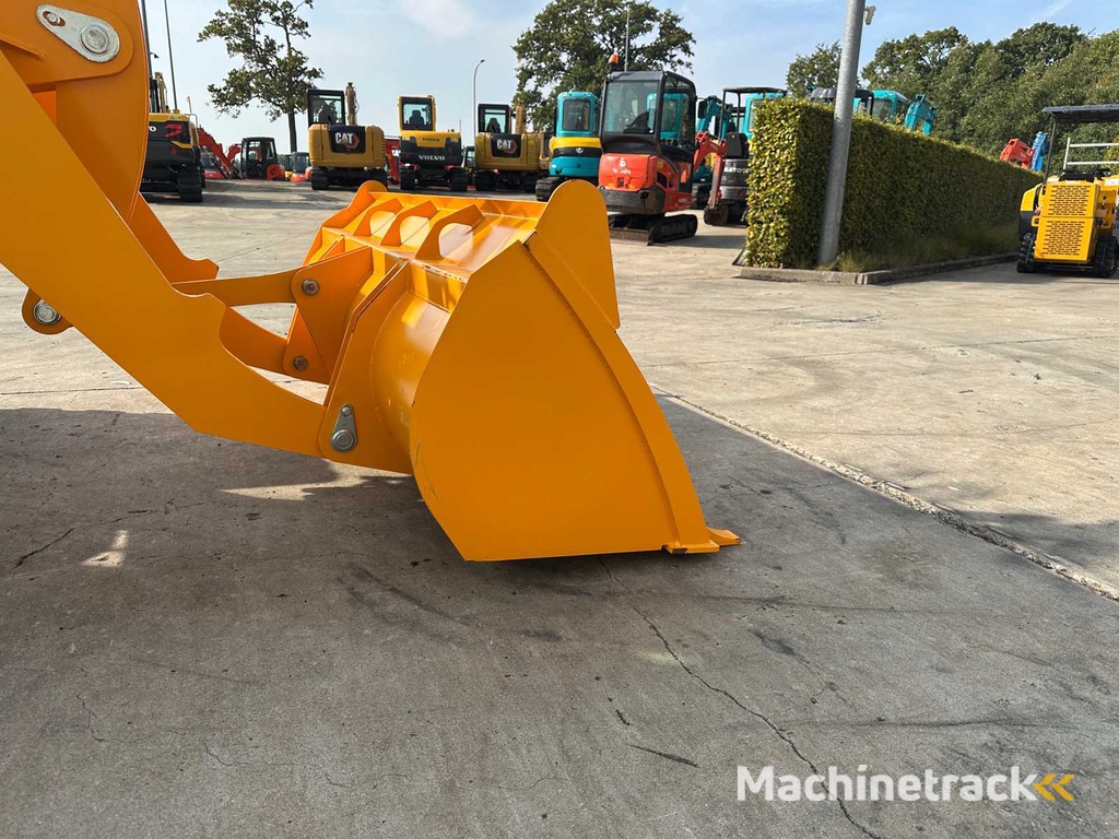 Blanche - 2025 - TW36 - Shovel