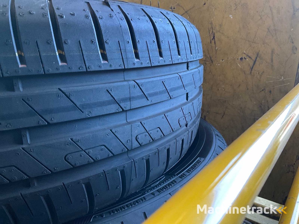 Goodyear Efficient Grip 195/55R16 Car Tyre Year 2025 (24x)