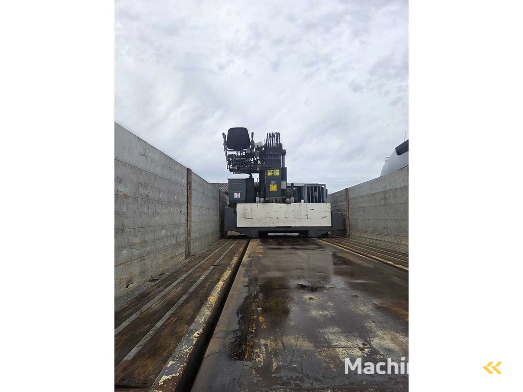 2005 Kwb Stenenoplegger met kennis kraan