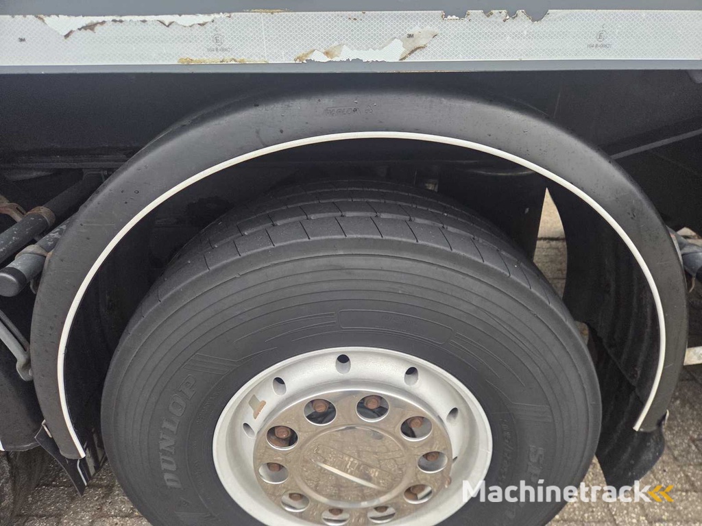 2005 Kwb Stenenoplegger met kennis kraan