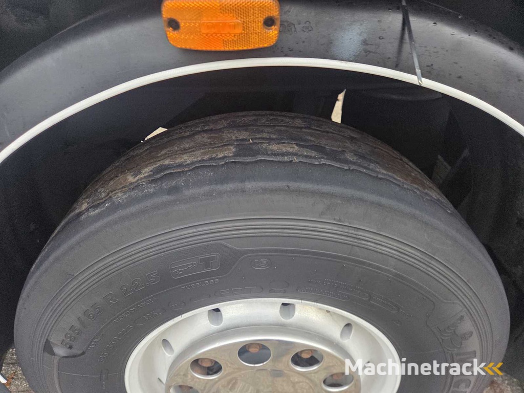 2005 Kwb Stenenoplegger met kennis kraan