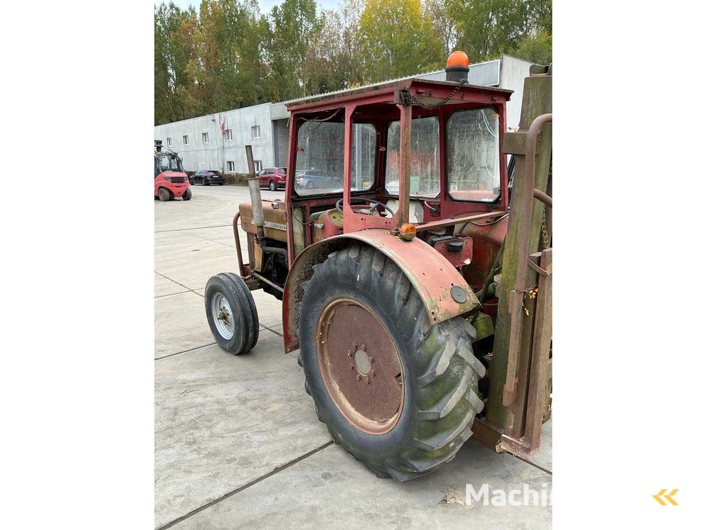 Massey Ferguson 158-8E Oldtimer tractor