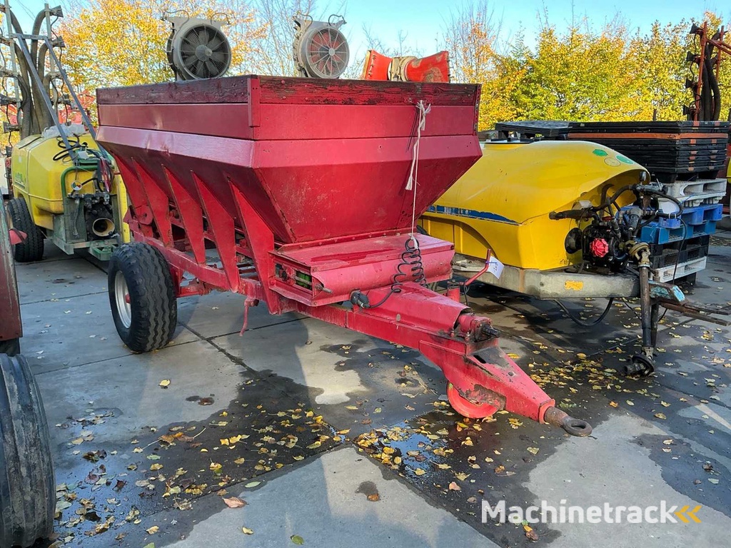 Gezogener Düngerstreuer