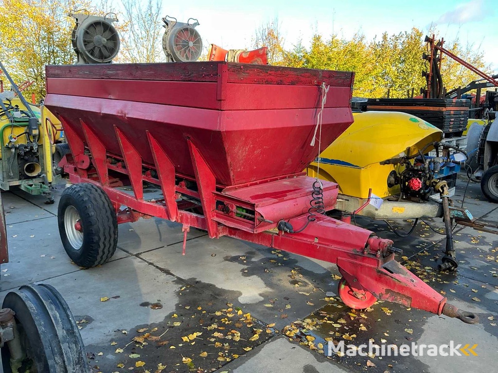 Gezogener Düngerstreuer