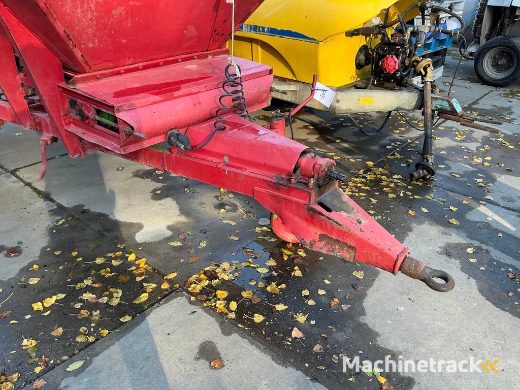 Gezogener Düngerstreuer