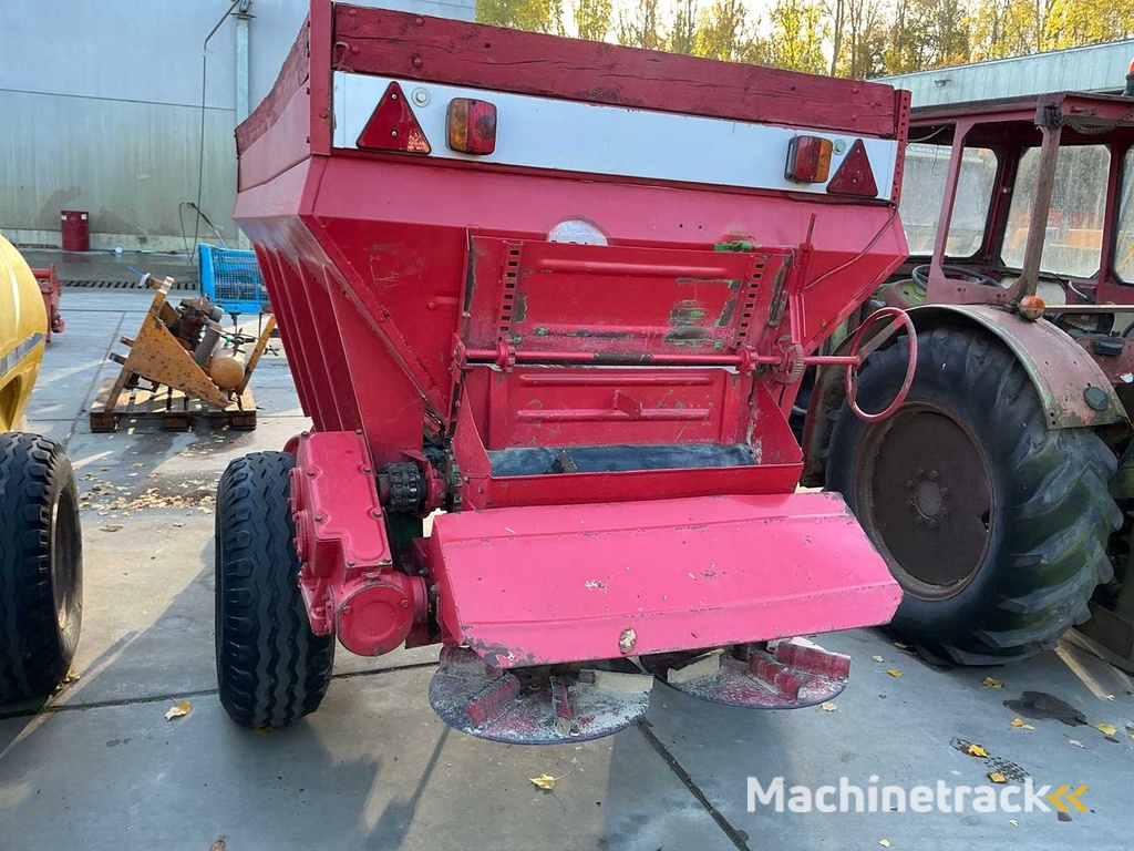 Gezogener Düngerstreuer