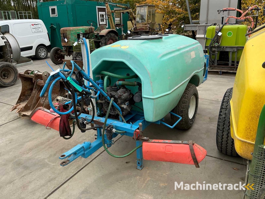 Gezogene Unkrautspritze