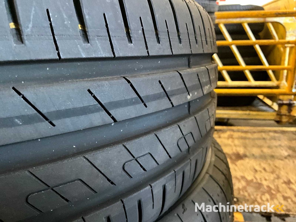 Goodyear Efficient Grip 195/55R16 Car Tyre Year 2025 (24x)