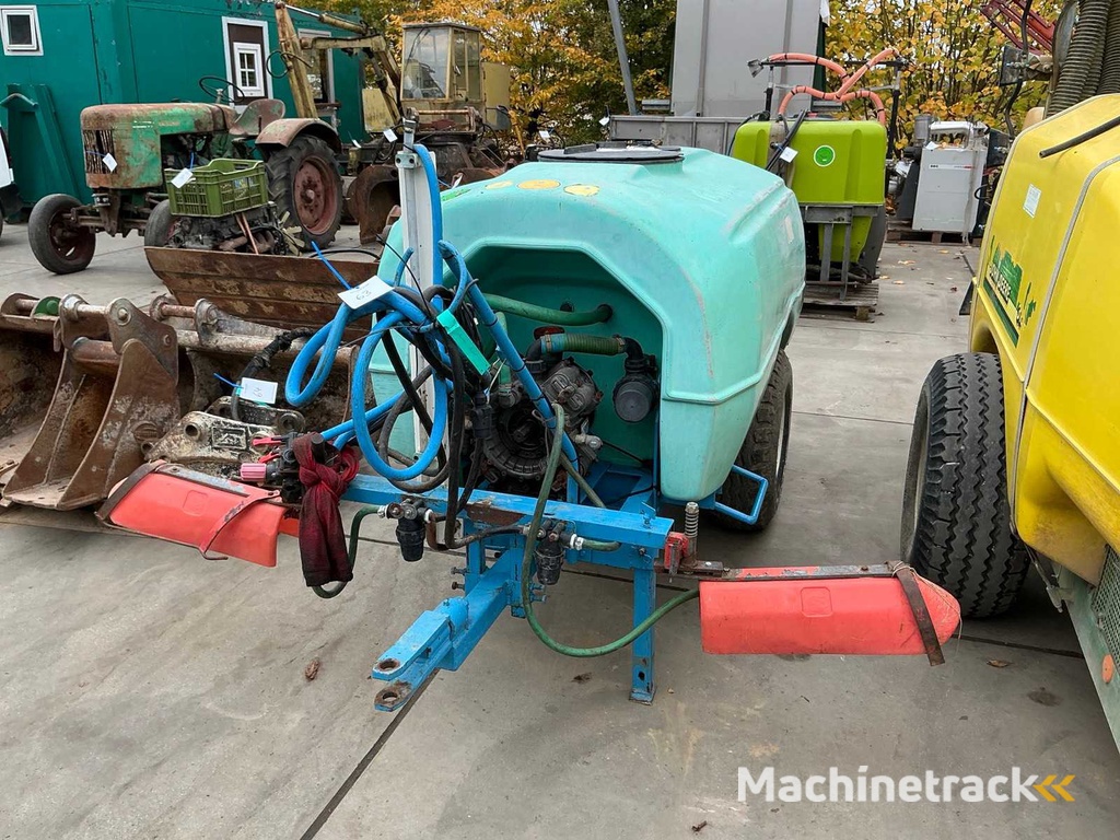 Gezogene Unkrautspritze