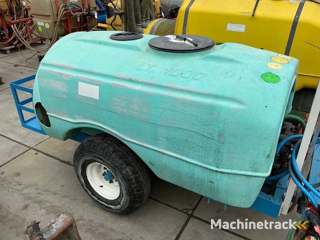 Gezogene Unkrautspritze