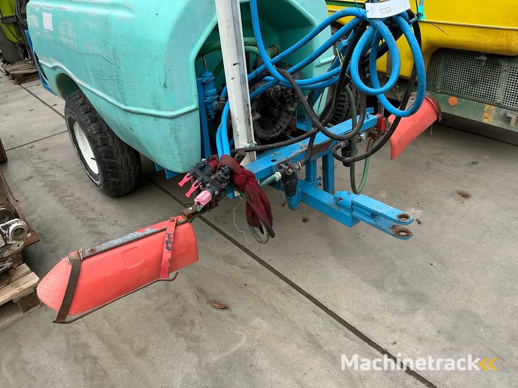 Gezogene Unkrautspritze