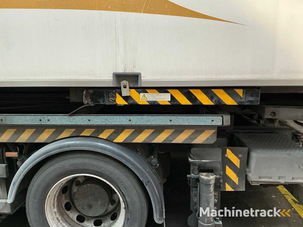 2002 Mercedes-Benz WBC22 Catering Lastwagen