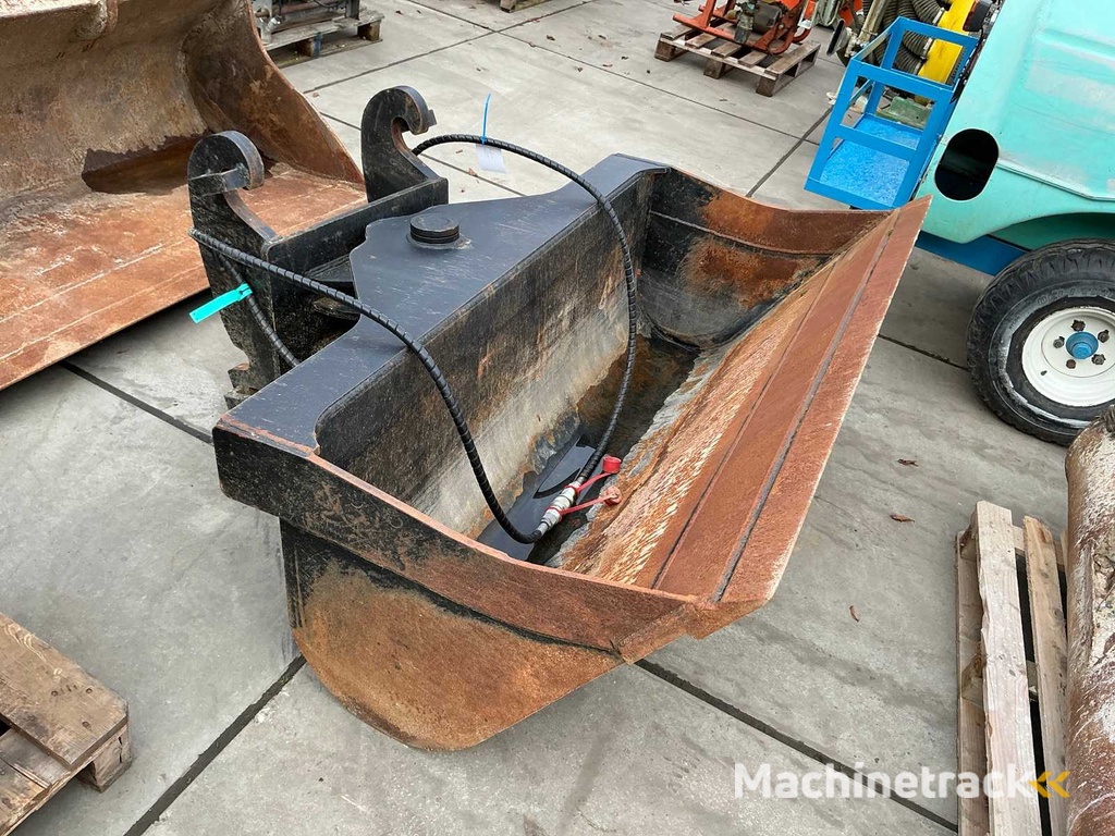 Excavator bucket