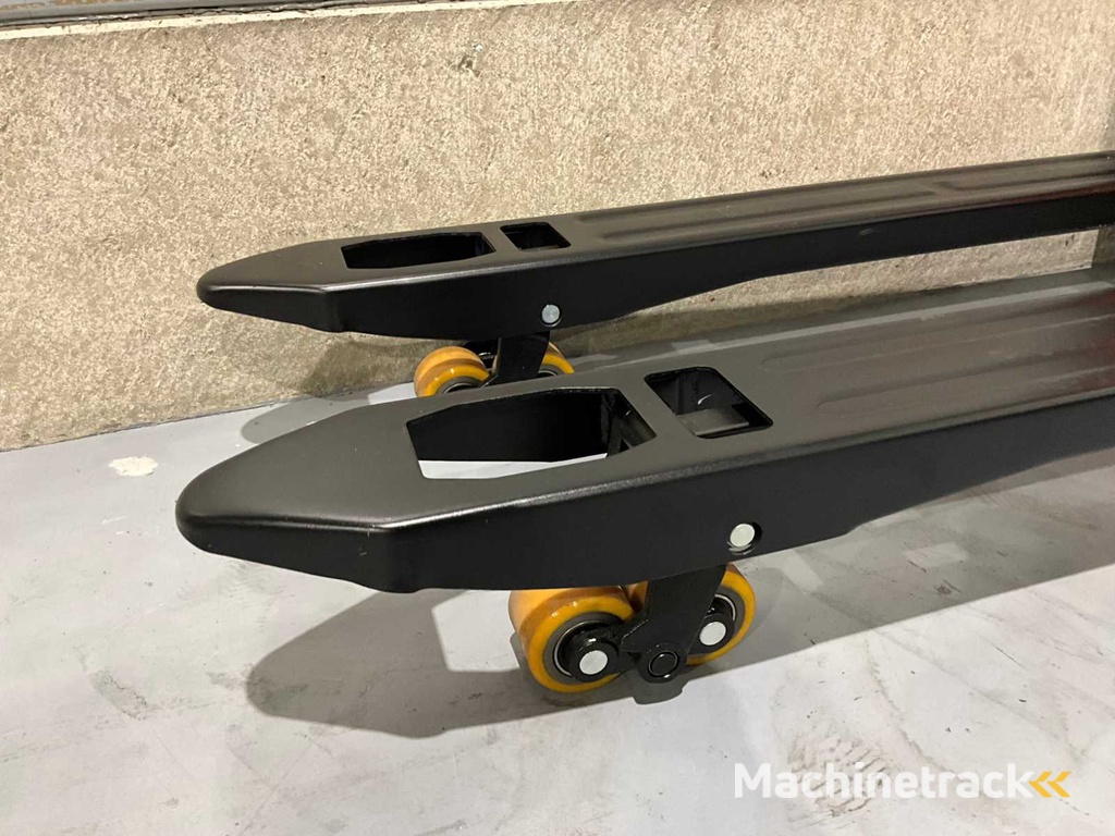 EP - 2025 - EPL 154 - Electric pallet truck