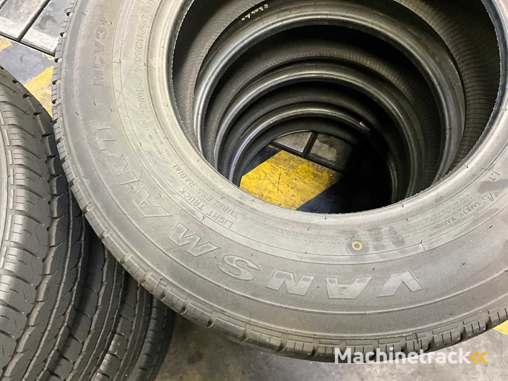 Gitivan Smart 205/75R16C Car Tyres (8x)