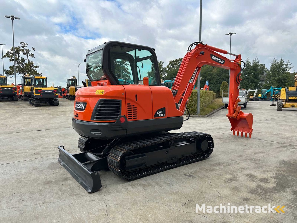DOOSAN - DX60 - Midigraafmachine
