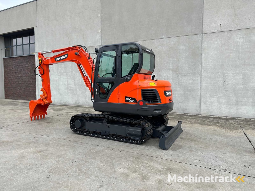 DOOSAN - DX60 - Midigraafmachine