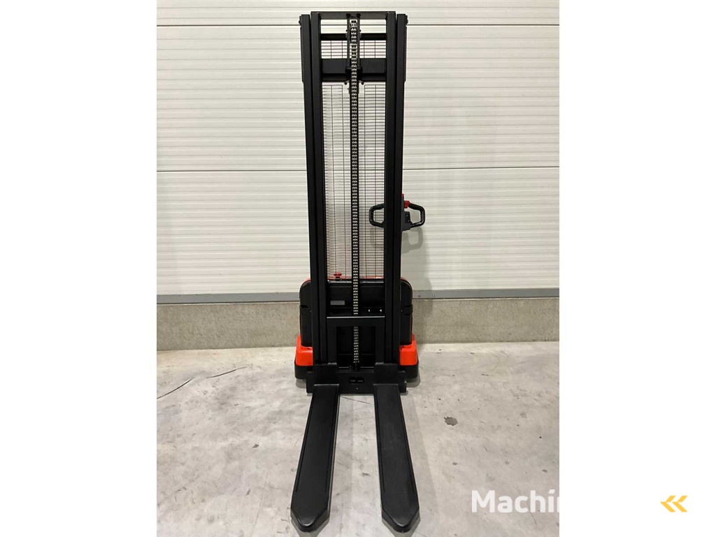 2025 EP EST 124 3.6 meter Stacker