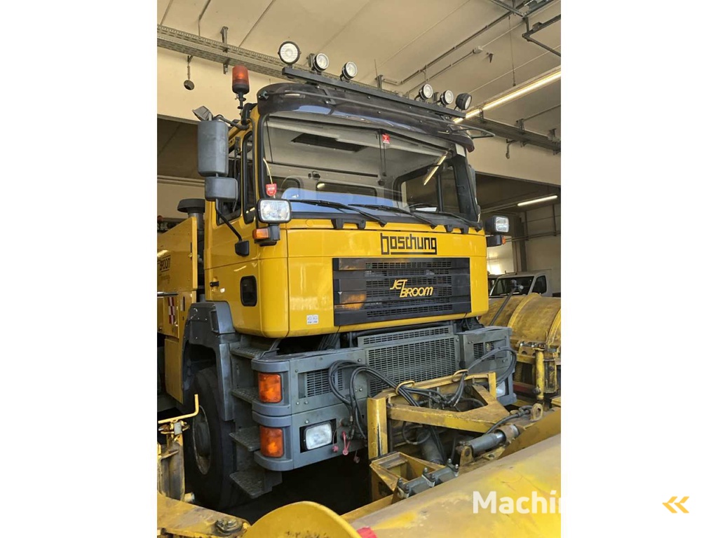 MAN - Flugfeld Kehrblasgerät Jetbroom - 2005