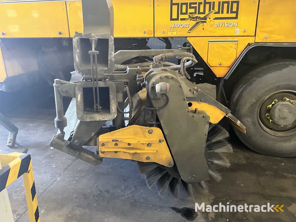 MAN - Flugfeld Kehrblasgerät Jetbroom - 2005