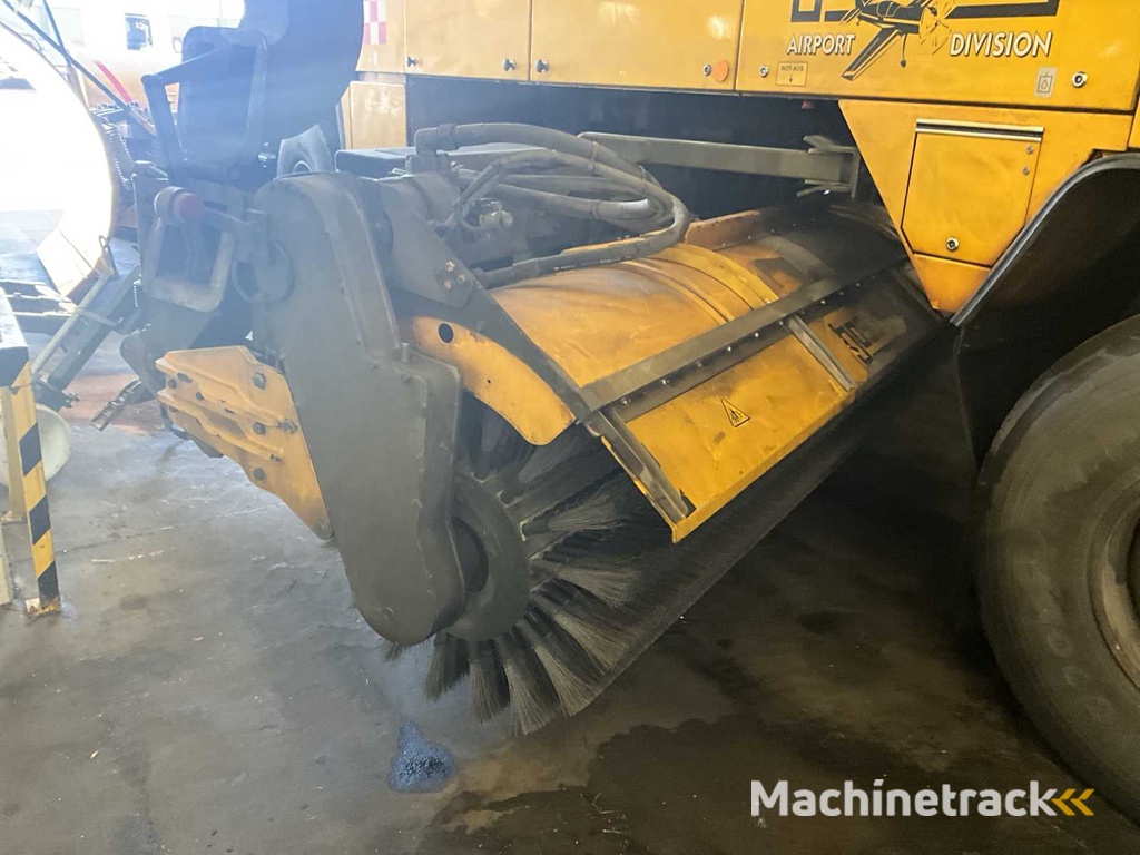 MAN - Flugfeld Kehrblasgerät Jetbroom - 2005