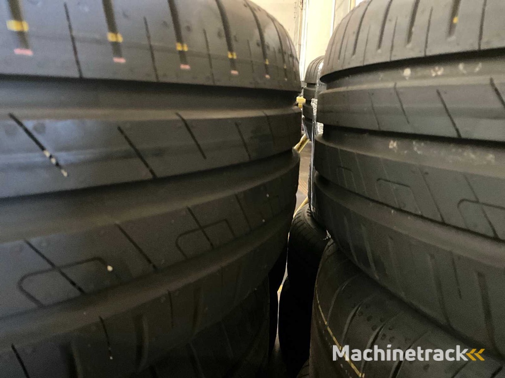 Goodyear Efficient Grip 195/55R16 Car Tyre Year 2025 (24x)