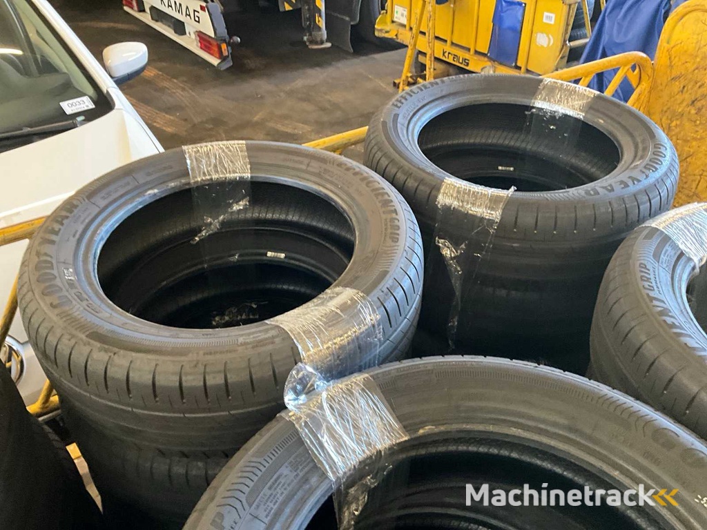 Goodyear Efficient Grip 195/55R16 Car Tyre Year 2025 (24x)