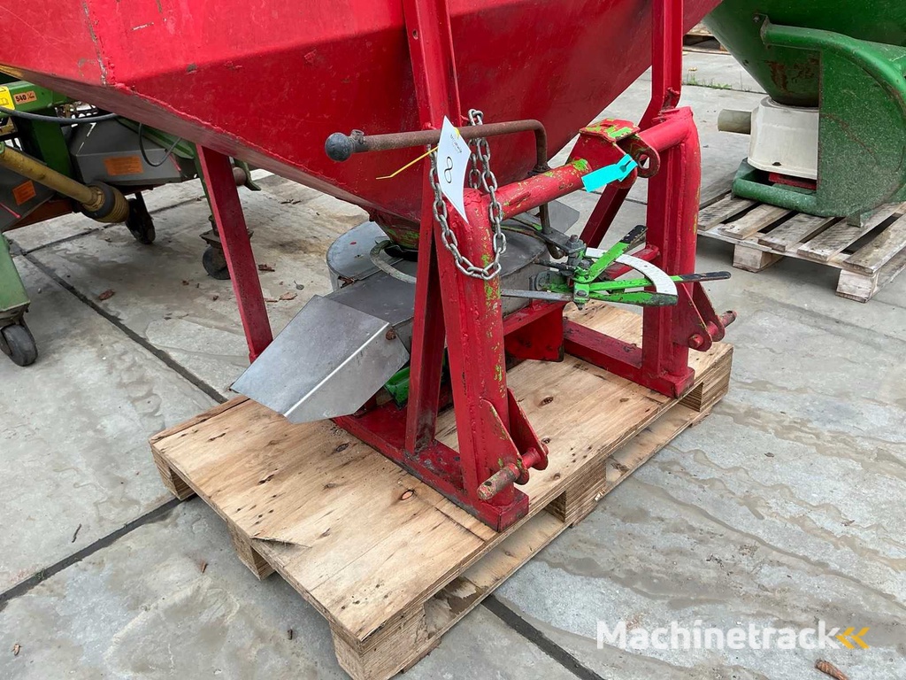 Montierter Düngerstreuer