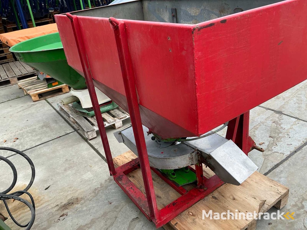 Montierter Düngerstreuer