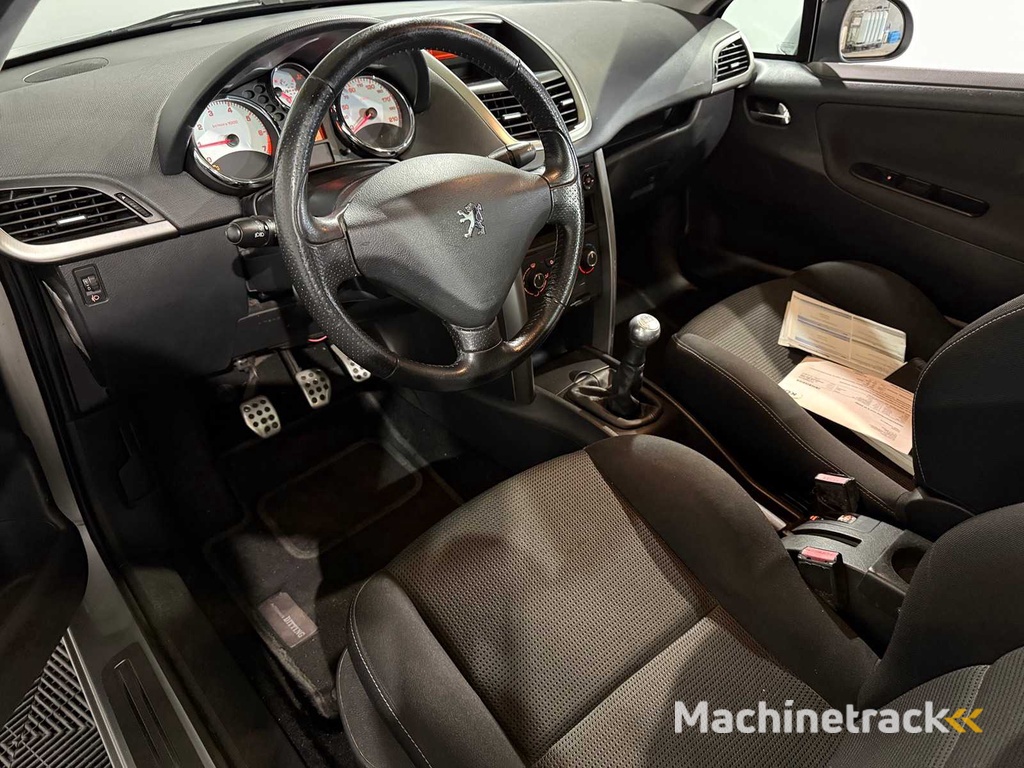 Peugeot 207 CC 1.6 VTi Schwarz &amp; Blanc, 5-XFZ-12