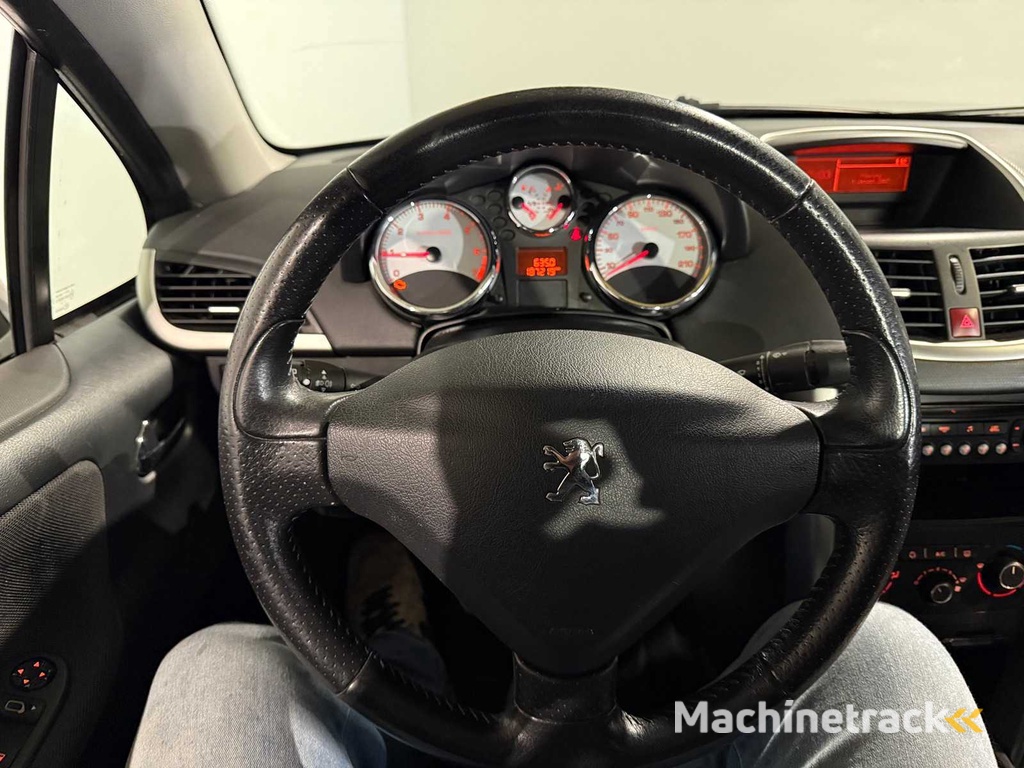 Peugeot 207 CC 1.6 VTi Schwarz &amp; Blanc, 5-XFZ-12