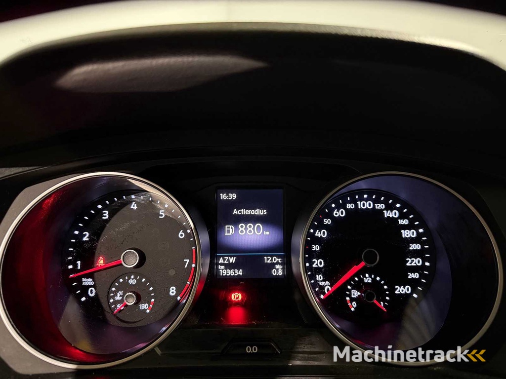 Volkswagen Tiguan 1.4 TSI Con. Serie, NK-245-D