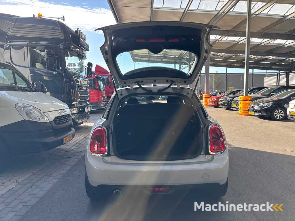 Mini - 2017 - Mini - Automatic - 1.5 Coop. D Pepp.Bns - Passenger car