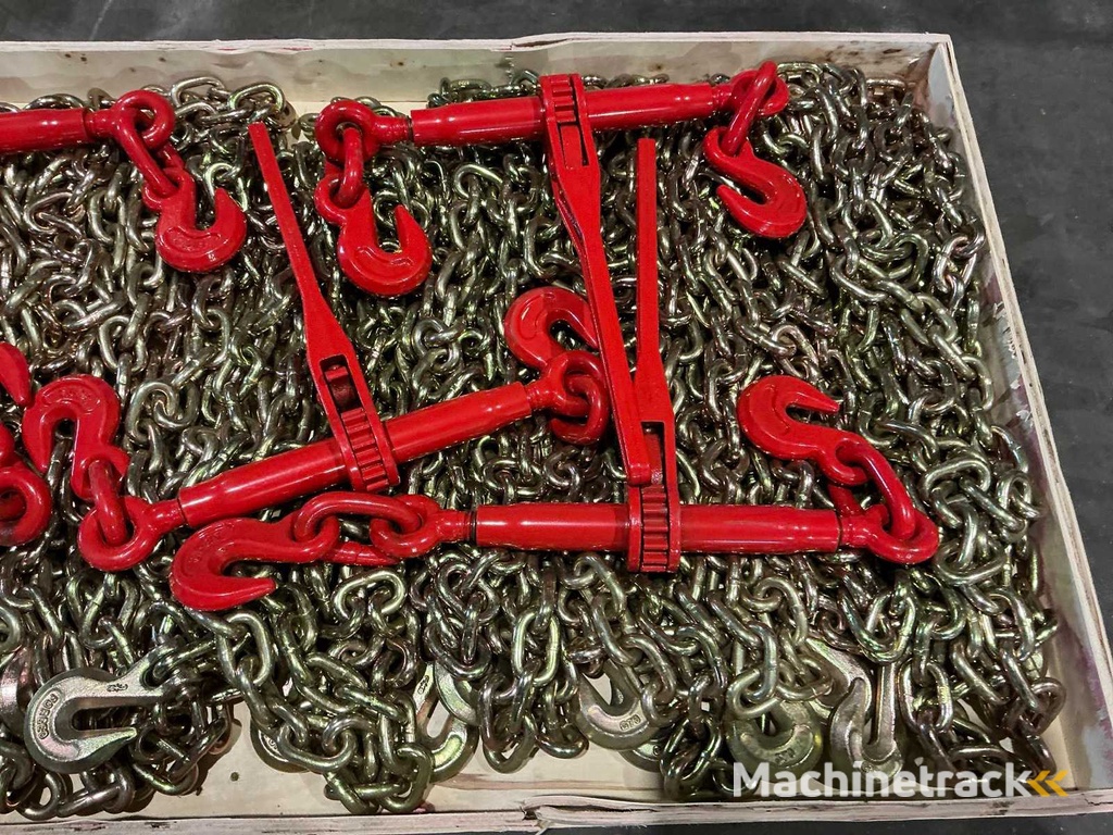 Pallet with 5x ratchet tensioner and 10x transport chain (4.17 tons)