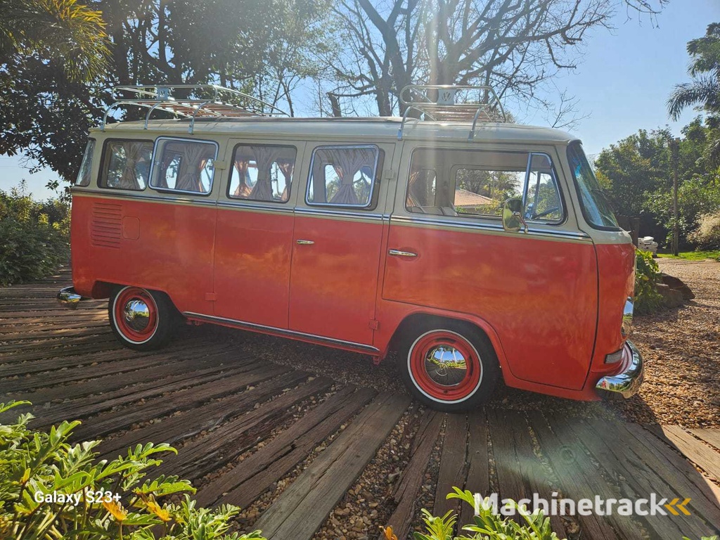 VOLKSWAGEN T2 **SUNROOF** DELUXE