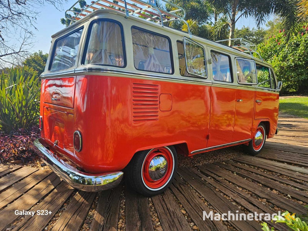 VOLKSWAGEN T2 **SUNROOF** DELUXE