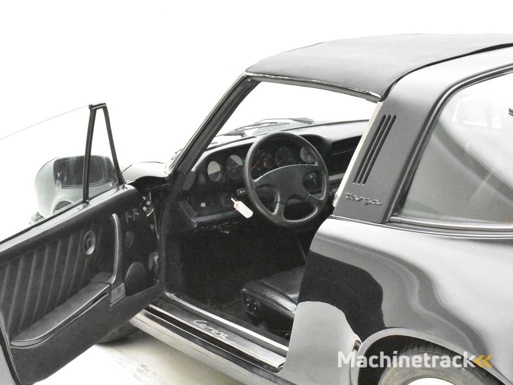 PORSCHE 911 TARGA