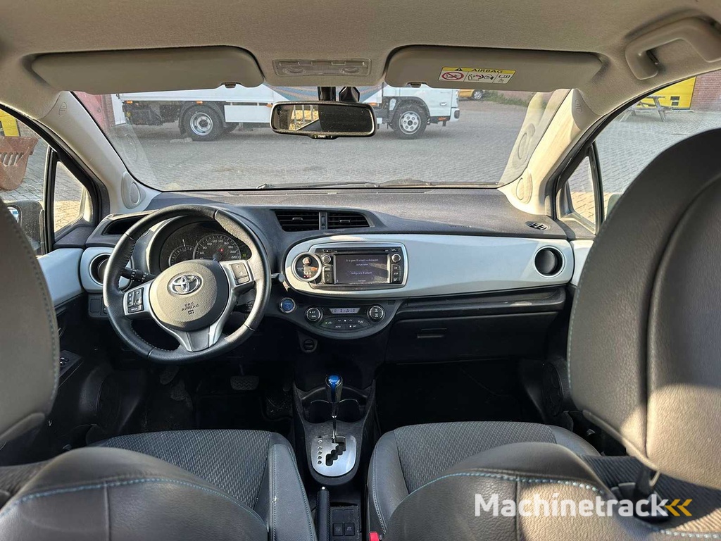 Toyota - 2014 - Yaris - Automatic - 1.5 Hybrid Dynamic - Passenger car