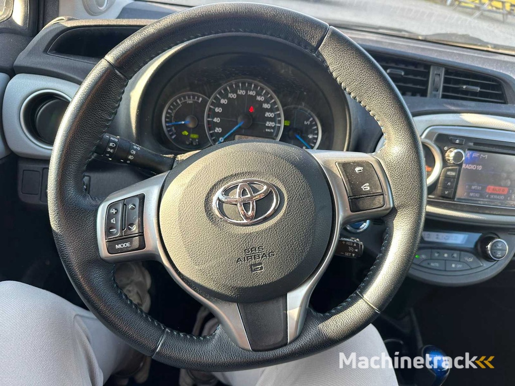 Toyota - 2014 - Yaris - Automatic - 1.5 Hybrid Dynamic - Passenger car