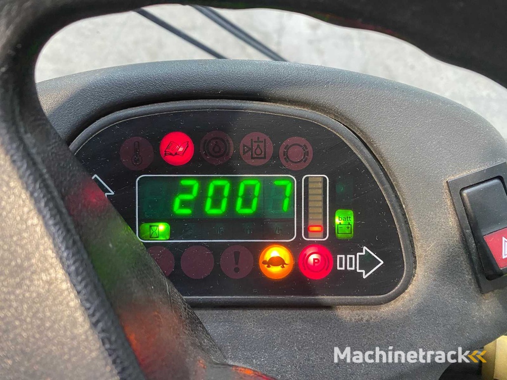 Still - 2009 - R07-25 - Industrietraktor