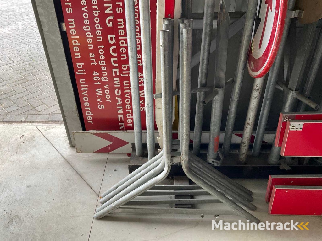 Charge von Verkehrsschildern