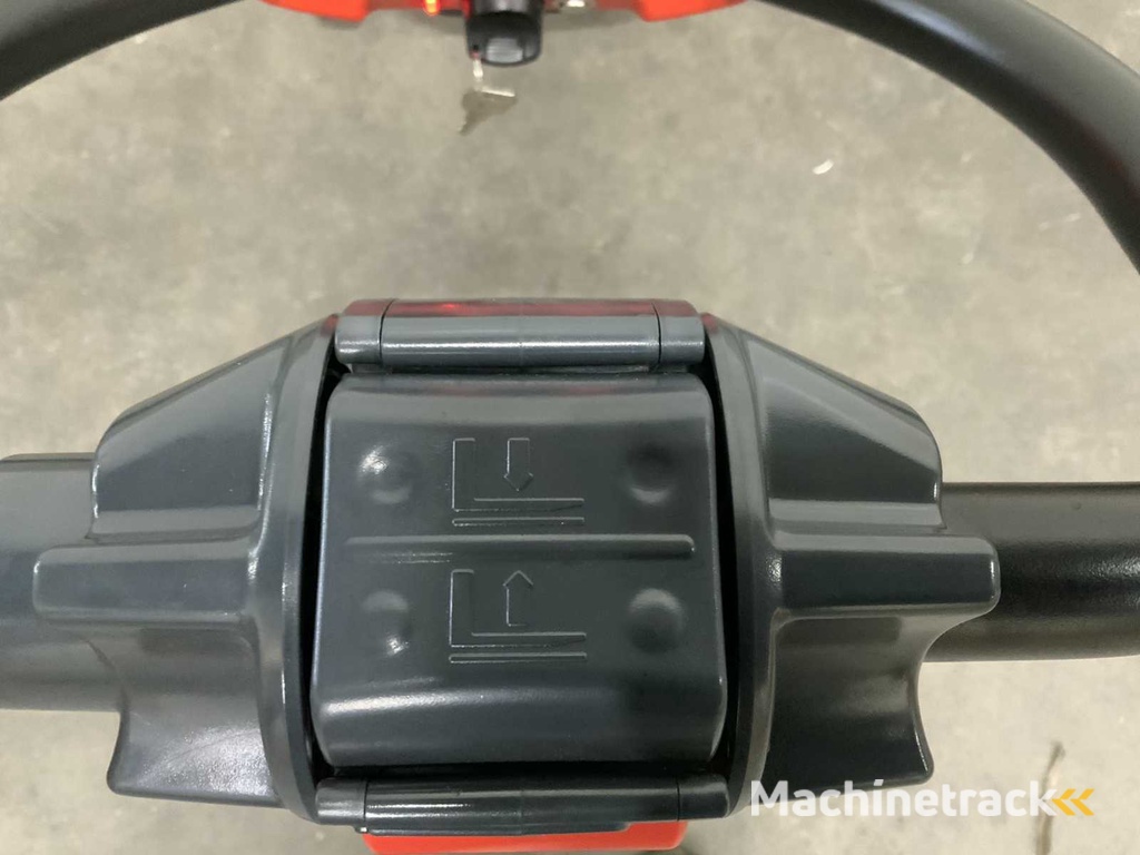 EP - F3 + Schwenkräder - Elektrohubwagen