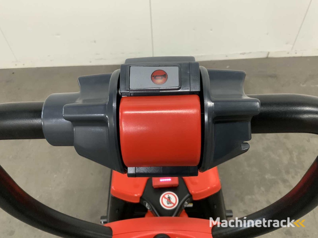 EP - F3 + Schwenkräder - Elektrohubwagen