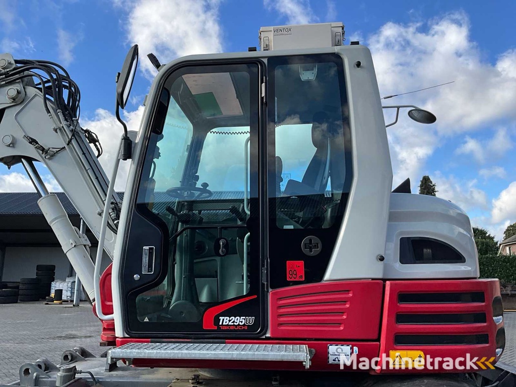 2015 Takeuchi TB295W Mobilbagger
