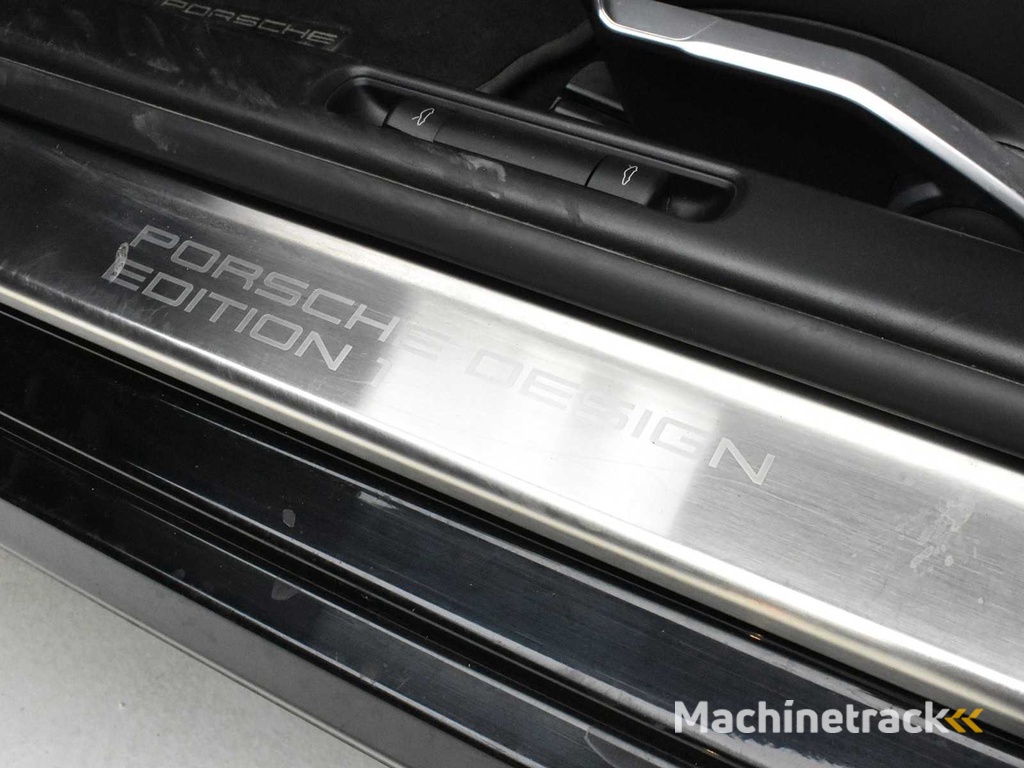 PORSCHE  CAYMAN S DESIGN EDITION ONE